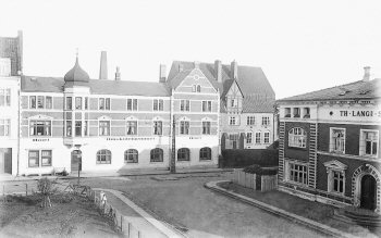 Højskolehjemmet og Th. Langs Forskoleseminarium på Skoletorvet